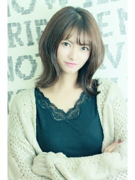 ローランセントラル(Lorran central) 主張しないミディアムボブで魅力を引き出す