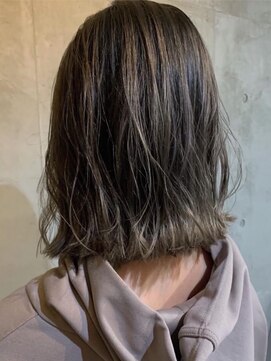 ロア インターナショナル 新宿店(LoA International) オリーブカラー