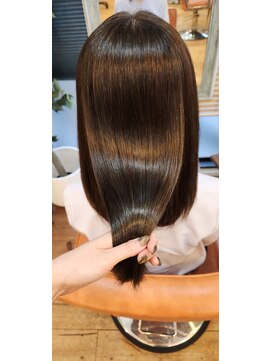 エルムトウキョウ(ELM Tokyo) サラ艶ミディアムストレート☆