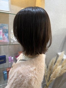 カラークチュール(Color Couture) 黒髪/ホブ/切りっぱなし/ネイビー/小顔カット/ボルドー/韓国