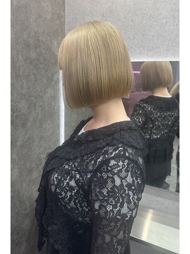 スライバイリアオオサカ(Sly By Ria OSAKA) ミルクティーベージュ/ケアブリーチ/ボブ【梅田/大阪】