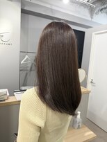 カミエ(kamie) セミロングのツヤ感ブラウン × 大人っぽさを引き出すカット