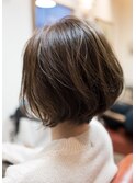スモーキーな奥行きショートボブ