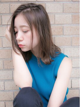 リリアン 青山(relian) 柔らかベージュで大人可愛い