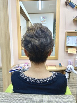 ハナイ ヘアーデザイン(HANAI hair design) リバースショートのパーマ