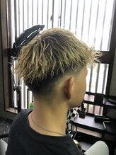 クルーズ(CREW‘S) ハイトーン×ツイストパーマ×フェードカット