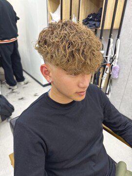 アリープパロット(ALEAP parrot) メンズパーマ/スパイラルパーマ/ブリーチカラー/刈り上げ