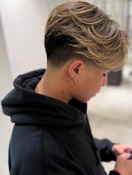 アンサー 渋谷(ANSWER) メンズバレイヤージュカラーハイライト刈り上げセンターパート