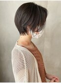 ナチュラルショートで大人のシンプル美を