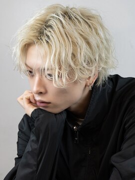 エイド 渋谷(aid) メンズミルクティーベージュ波巻きセンターパートウルフ