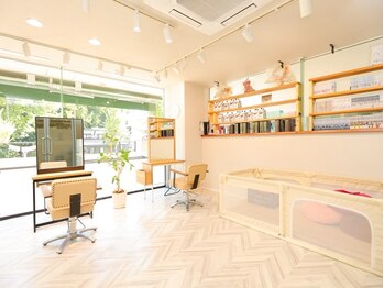 ファミーユ 本山駅(Famille)の写真/【本山駅徒歩4分/駐車場完備】家族で通えるアットホームサロン！映画やアニメ見放題！！居心地の良さが◎