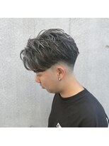 ビューティーリゾート アカヒゲ(Beauty Resort AKAHIGE) 新札幌センターパートスキンフェードホワイトハイライトメッシュ