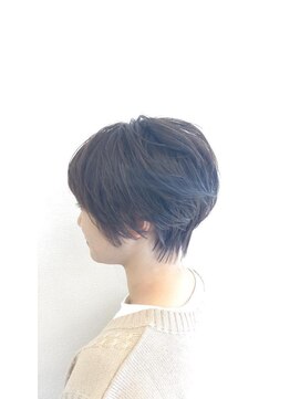 ナディアバイカリス(Nadia by charis) ショートボブ|前下がり|くびれショート