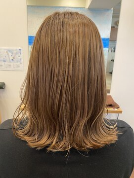 オルガ ヘアアンドメイク(Oluga hair&make) インナーホワイトミディ