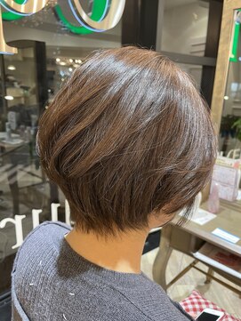 エクリ シセイドウ 麻布十番店(equri×SHISEIDO) 【麻布十番】ふんわりショート　アルティスト　白髪ぼかし