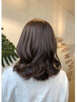 ヘアアンドメイク スタジオ ミムロ(HAIR&MAKE STUDIO MIMURO)&nbsp;外ハネくびれミディアム・ミルクティーグレージュ