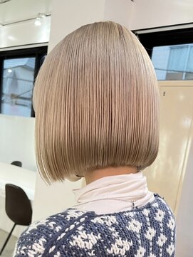 デート 下北沢(DATE) ダブルカラーミルクティーベージュカラーケアブリーチミニボブ