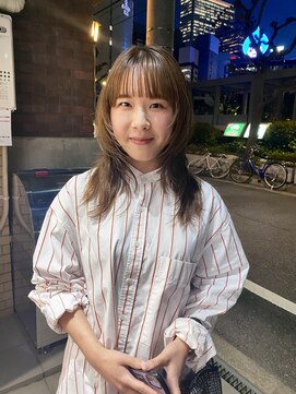 シイ(SIE) ウルフカット　ベージュカラー