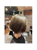 30代40代50代60代小顔丸みショートボブ/フェザーバング