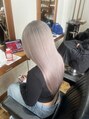 ココロヘアー マド(Cocolo hair MADO) クールなイメージのシルバーカラーはかっこいい女性にぴったり！