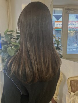 シェノン(CHAINON) 地毛風カラーグラデーションミルクティーアッシュ艶髪ストレート