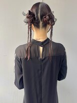 イズ(is)&nbsp;ツインタイトヘアアレンジ