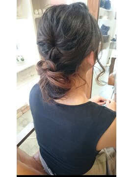 ロジ(Roji) 【ROJI】ザクッとラフなポニーテール