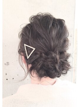 アンドヘアー 西葛西(&-HAIR) 結婚式にお呼ばれしたらカジュアルなアレンジで