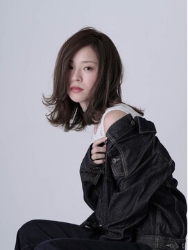 シン フルリール(Shin fleurir) ストレートヘアを生かしたエアリーな外ハネスタイル