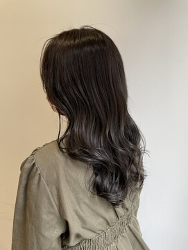 シェノン 西梅田(CHAINON) グレーベージュ/レイヤーロング/黒髪/前髪パーマ