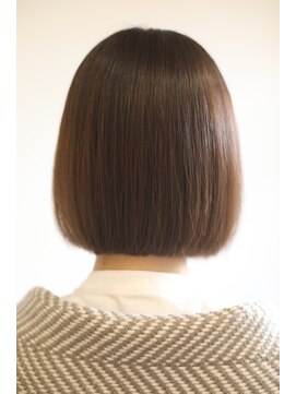 イリ 柔らかボブ