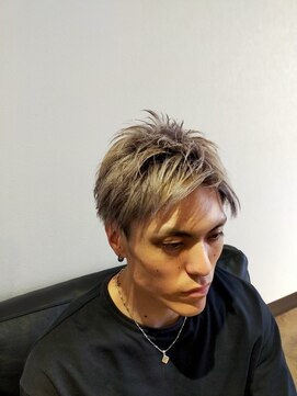メンズヘアーサロン ヴォヤージュ ヘアー アンド フェイス(Voyage) メンズシルバーアッシュ