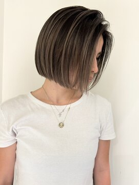 ジル ブラン 福岡(JIL BLAN) ハイライトレイヤーカットショートボブイルミナカラー天神大名