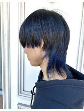 シャルティア(SHALLTIA) ウルフカット/インナーカラー/ネイビーブルー/個性的