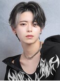 ホワイトシルバーアッシュインナーカラーツーブロセンターパート