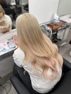 ロロ(LoLo.) ベージュ×サーモンピンクエクステ