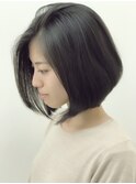 センターパート前下がりボブ