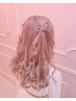 グルーヴ グルーヴ フェエリー(groove groove feerie)&nbsp;【ヘアセット】編み込みハーフツイン×リボンアレンジ♪