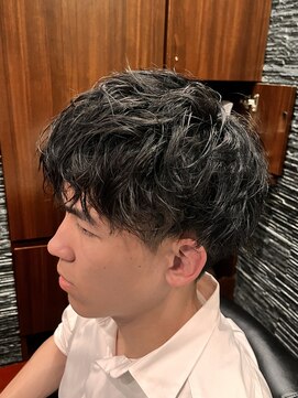 プレミアムバーバー 表参道店(PREMIUM BARBER produce by HIRO GINZA) ツーブロックスパイラル無造作パーマ