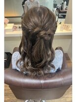 ディア(.eer) 上品かつゴージャス!ハーフアップ