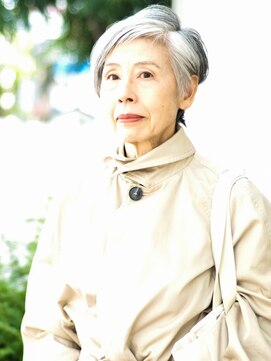 ビュートリアム 福岡(BEAUTRIUM) 左右のデザインを変えたアシンメトリーショートカット