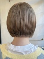 カムジーヘッドカミノウラ(COMEGHEAD KAMINOURA)&nbsp;上乃裏ショートボブインナーカラー丸みレイヤーくびれショート