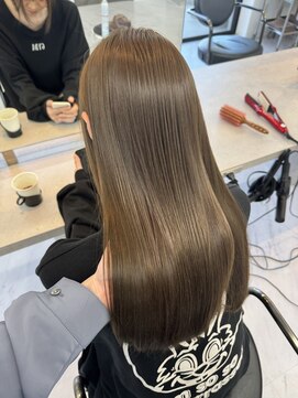 ヴィヴィー 福岡天神店(VIVIE) ワンカラーで出来る色素薄めカラー×縮毛矯正