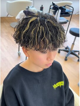 ビカム 名駅(become) 金メッシュツイスト波巻きパーマ