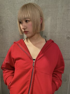 ホワイトブロンド/ミニボブ