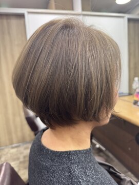 美容室 グリリ(guriri) サイドが少し前下がり、大人っぽいショートボブ