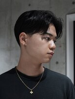 メッツ 原宿(METS) MEN'S/黒髪センターパート×テーパーフェード/ビジネスヘア