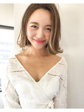 レイラバイアフロート 吉祥寺(Lila by afloat) 【afloat/小笠原剛】やわらか切りっぱなしボブのミルクティー