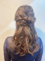 シーデン(C-den)&nbsp;ゆるふあ代表！お呼ばれやデートに最適！ルーズ×ハーフアップ