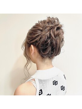トゥービーコンティニュー(To Be Continued..) アップスタイル/編み込みアップ/ゆるふわアップ/ハイトーン